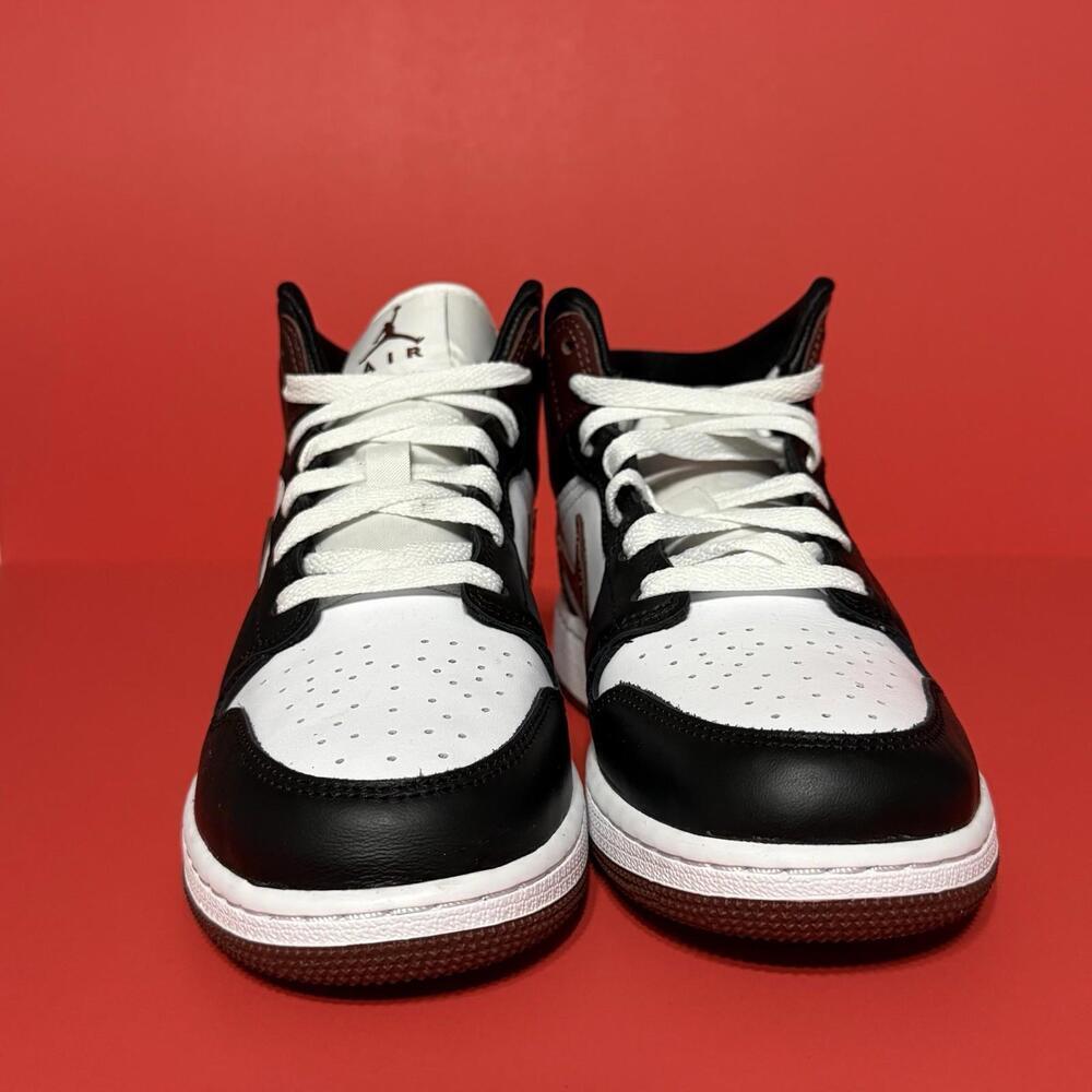 Nike Air Jordan 1 Mid GS SE Dark Pony Shoes HF3193-102 Size 6.5 Men / 8 Women - Picture 3 of 7